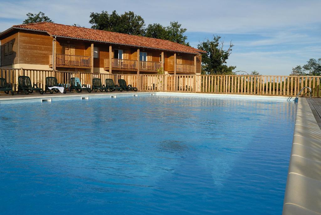 Madame Vacances - Residence Du Golf D'Armagnac Eauze Cameră foto